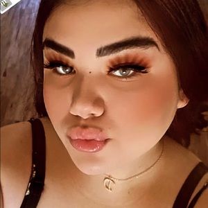 Meet your Posher, Esmeralda